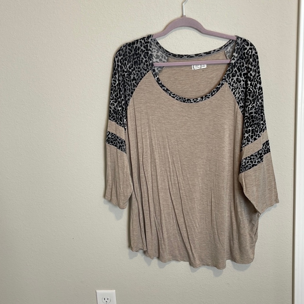 Maurice’s 3/4 Sleeve Cream/ Leopard 24/7 Top